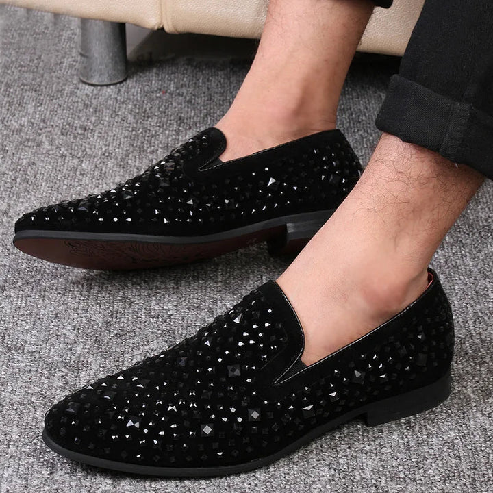 Elegant slip-on shoe with cut-out detail