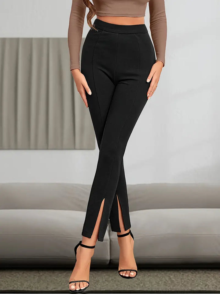 Sturdy slim trousers with slits at the hem