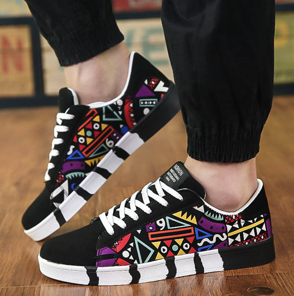 Streetwear sneaker with geometric design