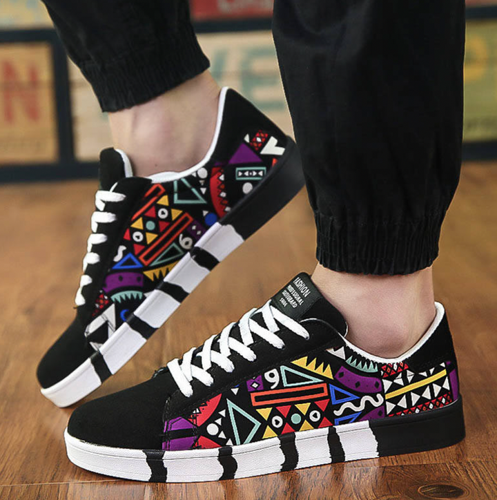 Streetwear sneaker with geometric design