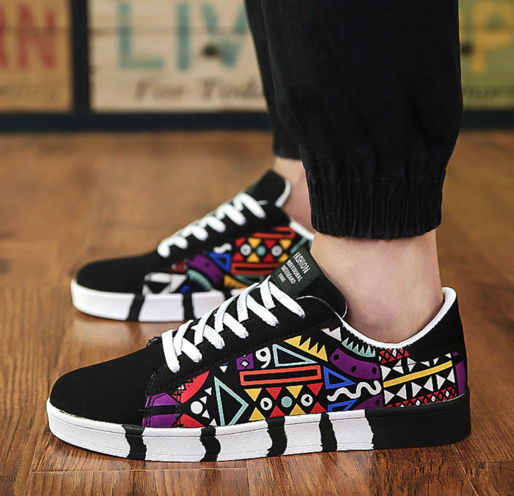 Streetwear sneaker with geometric design