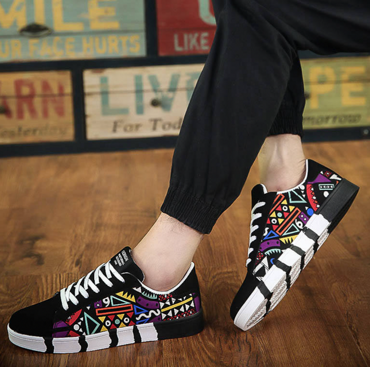 Streetwear sneaker with geometric design