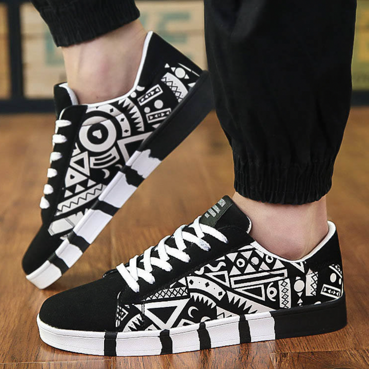 Streetwear sneaker with geometric design