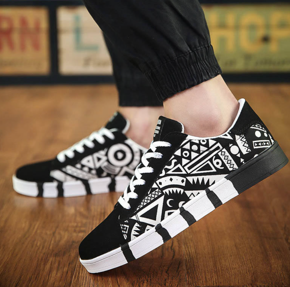 Streetwear sneaker with geometric design