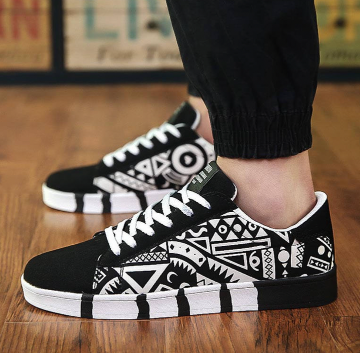 Streetwear sneaker with geometric design