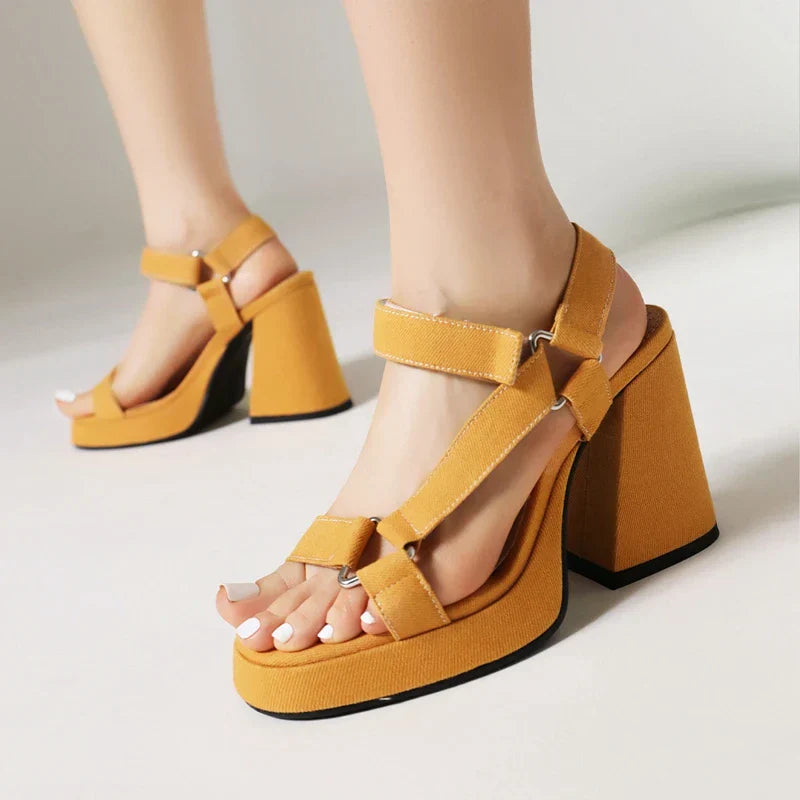 Fashionable women's sandals with thick soles