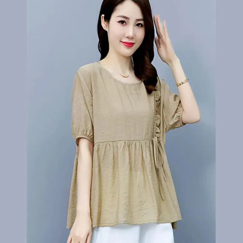 Elegant short-sleeved sweatshirt with gathering