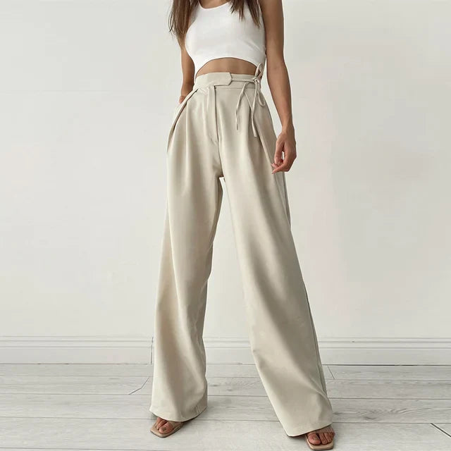 Trousers with high waist and button placket