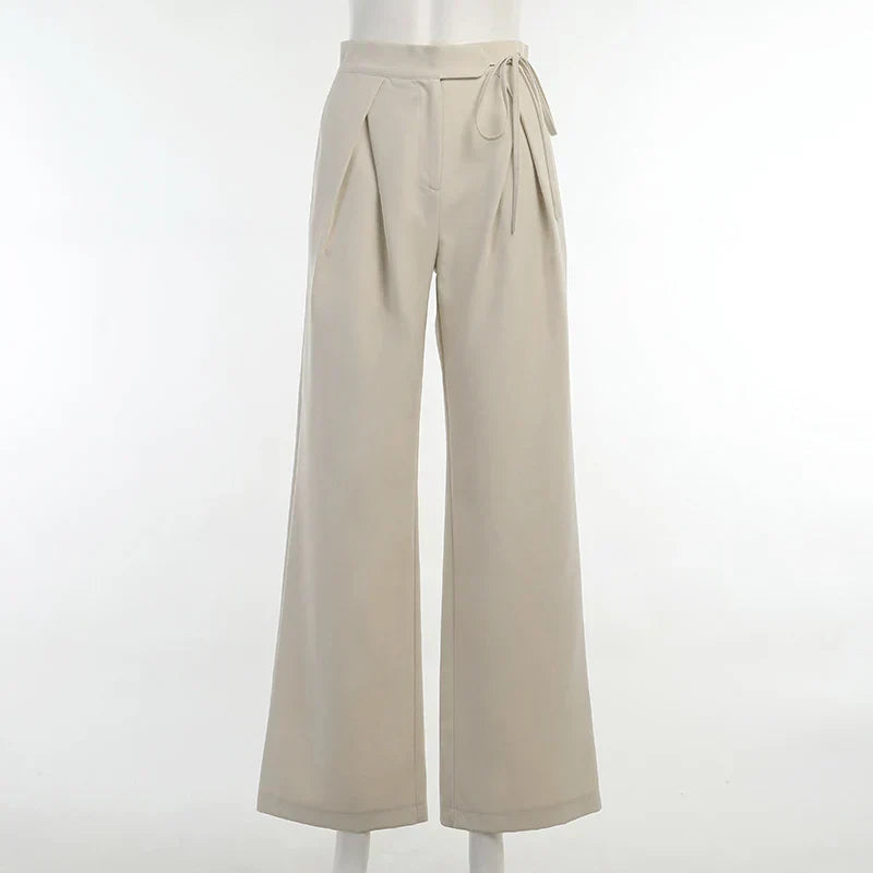 Trousers with high waist and button placket