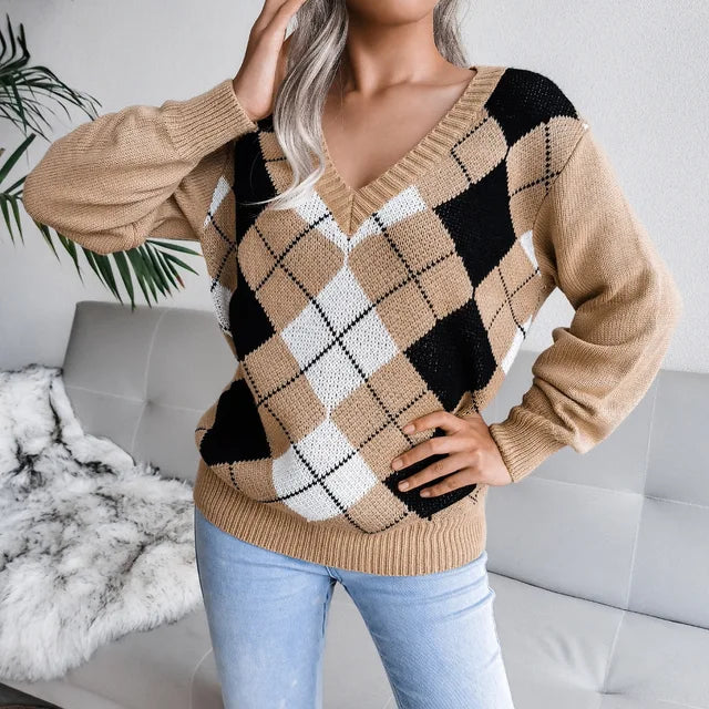 Long-sleeved jumper with V-neckline