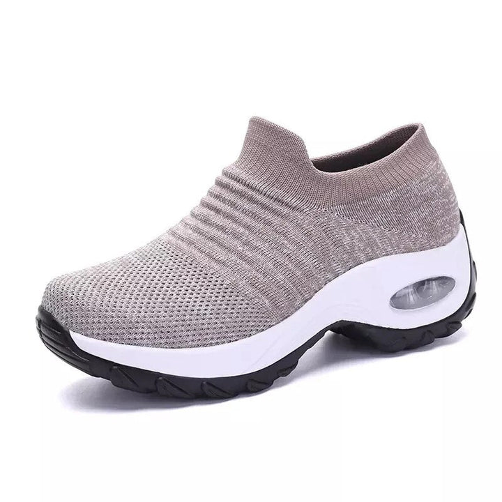 Fashionable women's sports shoes