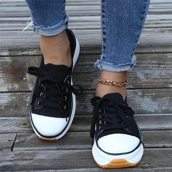 Lace-up casual shoes