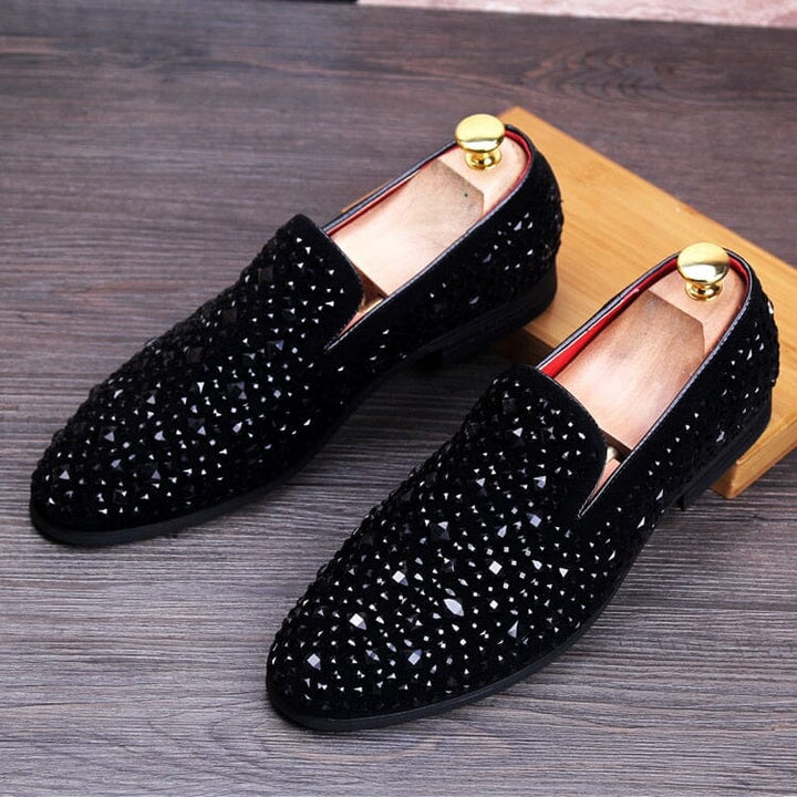 Elegant slip-on shoe with cut-out detail