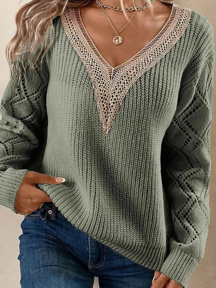 Long-sleeved white long sleeve V-neck sweater with lace