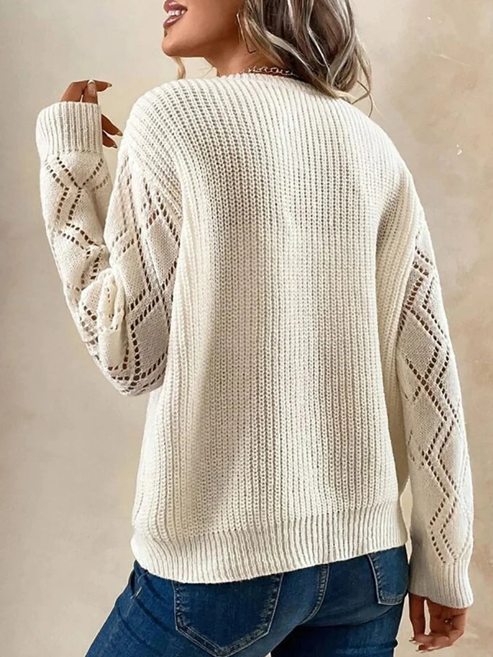 Long-sleeved white long sleeve V-neck sweater with lace