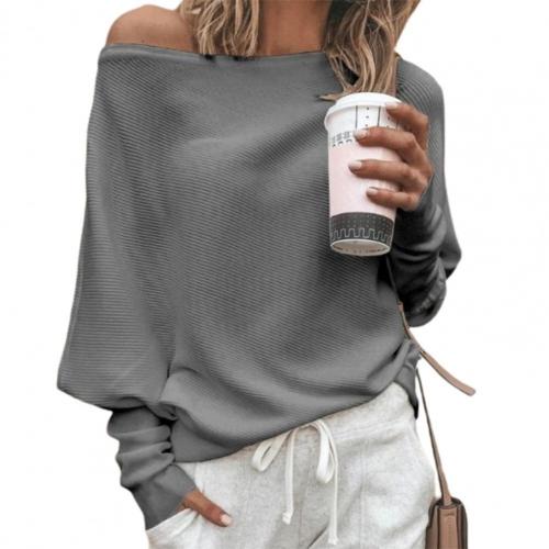 Women's knitted jumper with off-the-shoulder and raglan sleeves