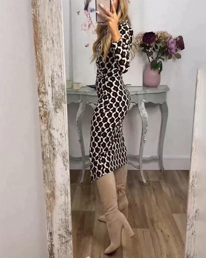 Slim-fit dress with slit