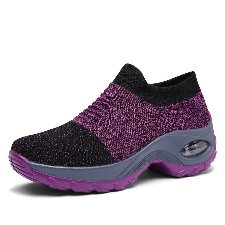 Fashionable women's sports shoes