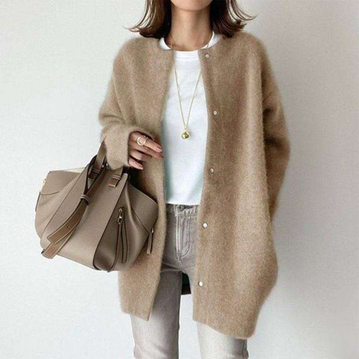 Comfortable classic cardigan for women