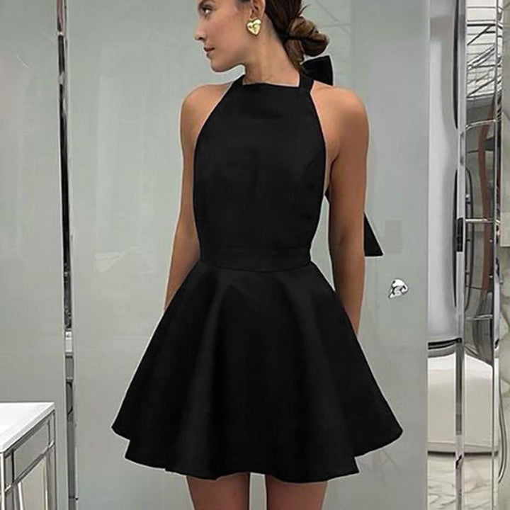 Chic satin cocktail dress with a flared cut