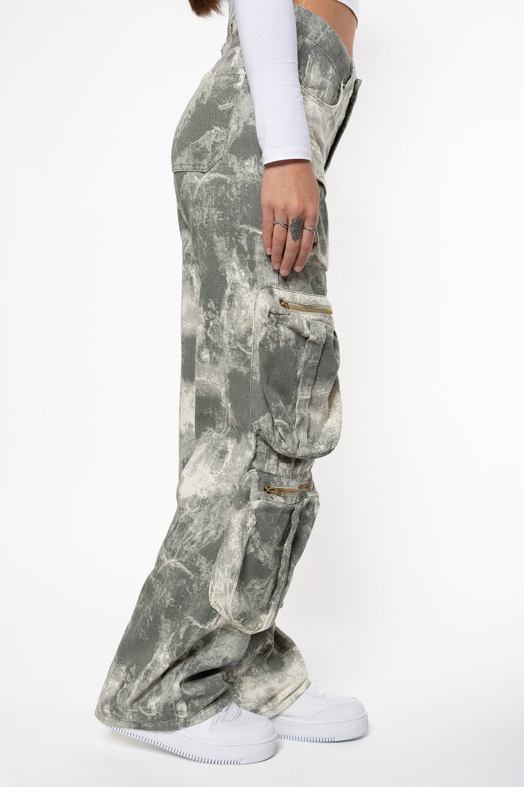 Camouflage cargo trousers 807