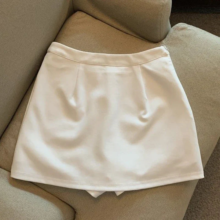 High-waisted mini skirt for the modern woman