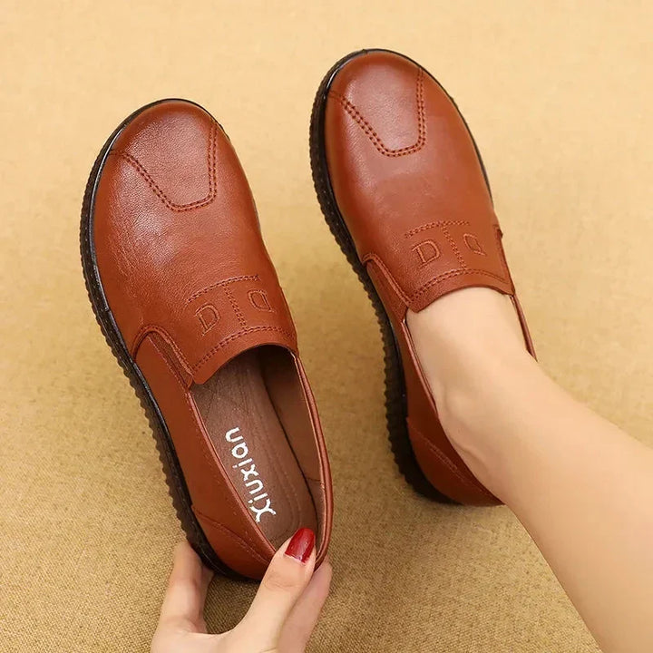 Women's moccasins with soft sole