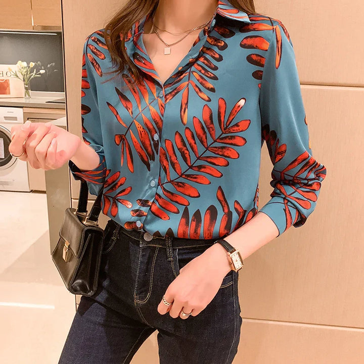 Elegant blouse with leaf print