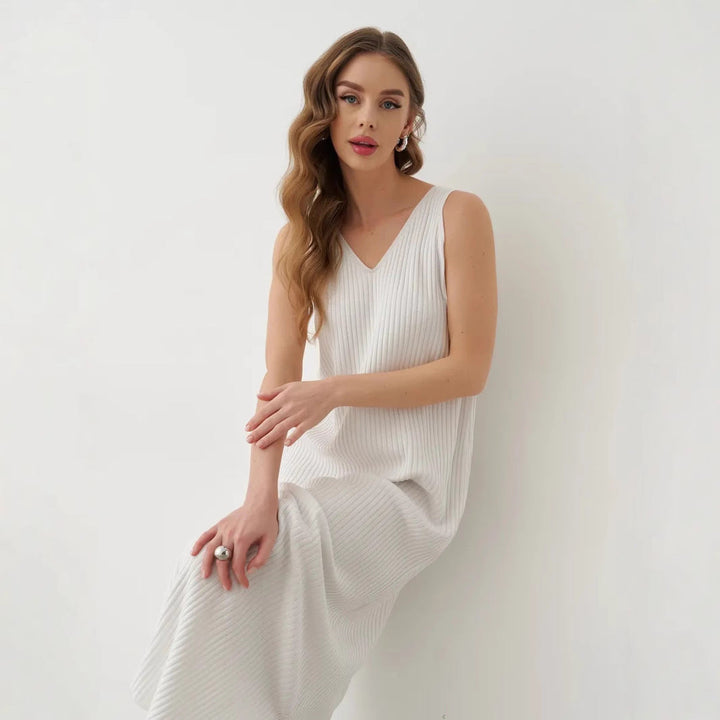 Women’s - Maxi Dress – Lightweight Pleated – V-Neck – Relaxed Fit – Narrow Straps
