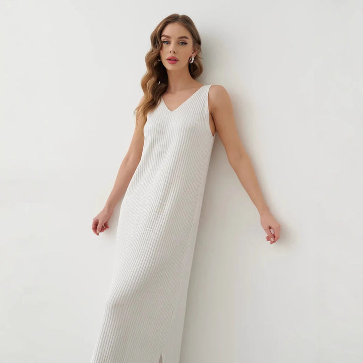 Women’s - Maxi Dress – Lightweight Pleated – V-Neck – Relaxed Fit – Narrow Straps