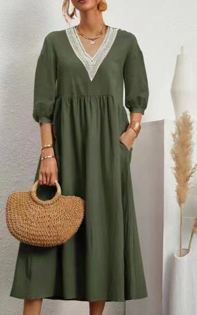 Cotton and linen V-neck dress with loose sleeves and lace