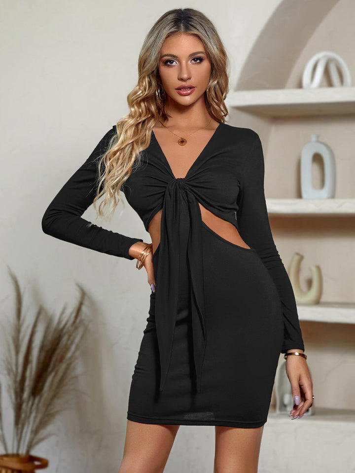 Beautiful solid colour knitted V-neck long sleeve dress