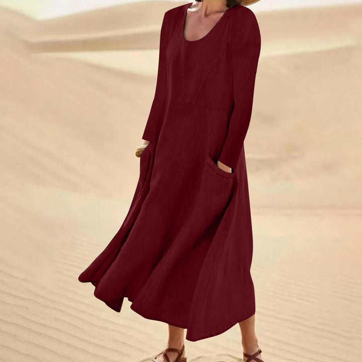 Single-coloured dress with long sleeves and round neckline