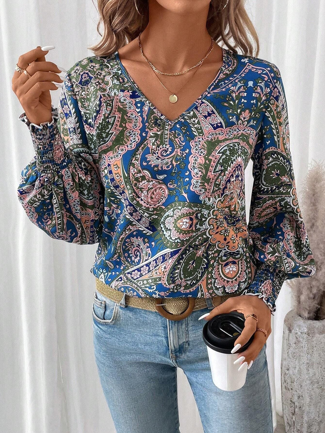 Women's - V-Neck Printed Blouse with Lantern Sleeves - Stylish and Comfortable Shirt for Every Occasion