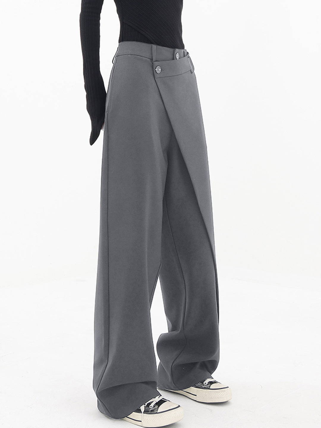 Asymmetric baggy trousers