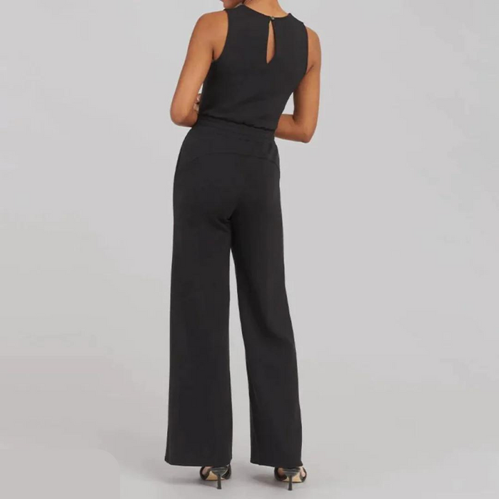 On-trend jumpsuit with wide legs and short sleeves