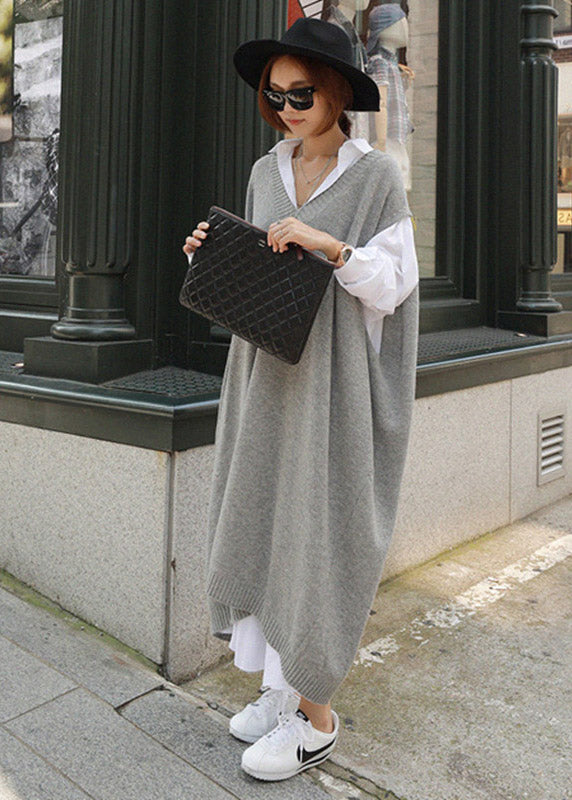 Classic V-neck long knitted dress with short sleeves