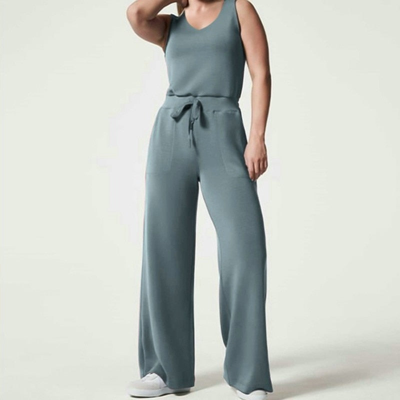 On-trend jumpsuit with wide legs and short sleeves