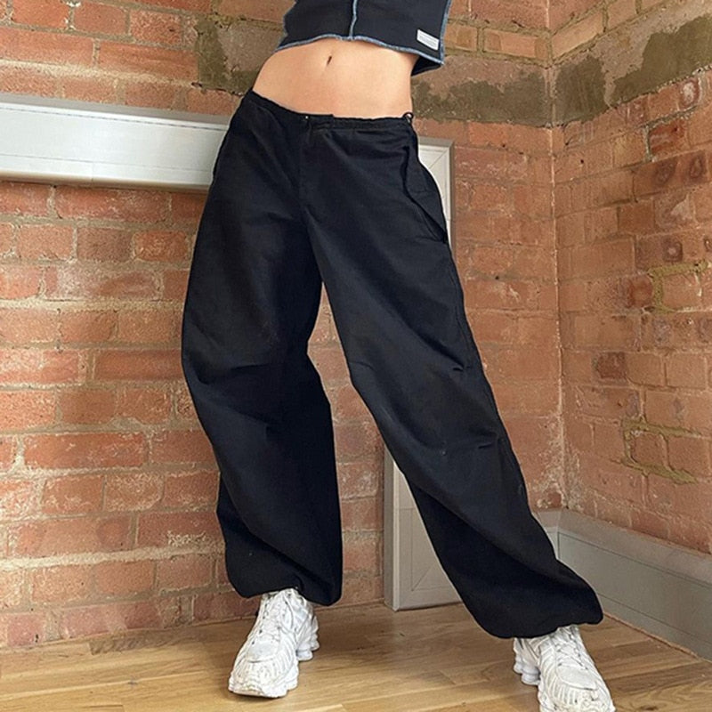 Women's fashion with a wide cut for hip-hop streetwear