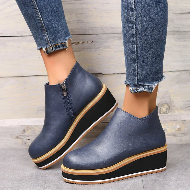 Stylish ankle boots with zip and platform