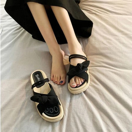 Espadrille sandals with straps