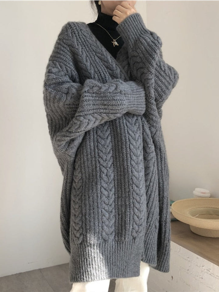 Comfortable long women's cardigan for autumn