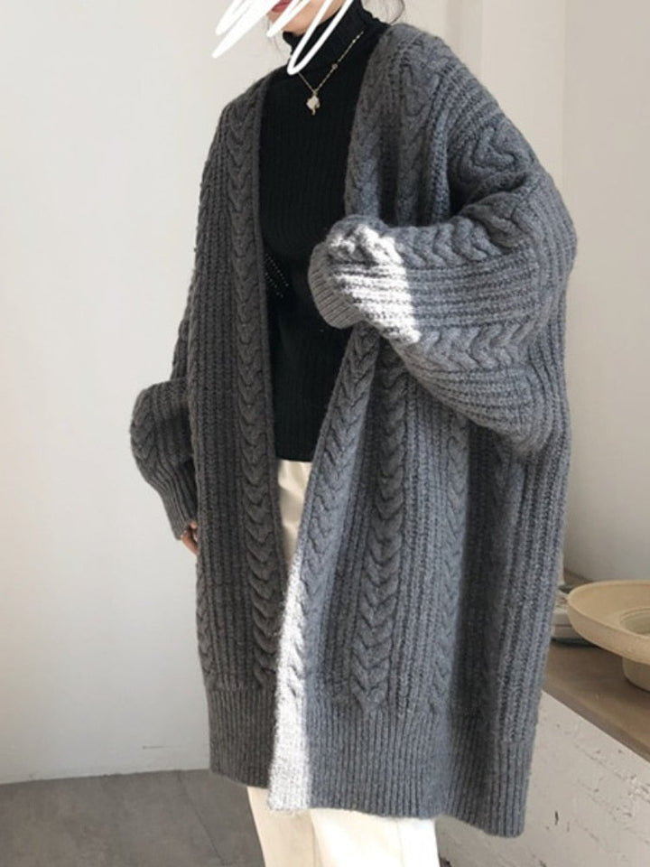 Comfortable long women's cardigan for autumn