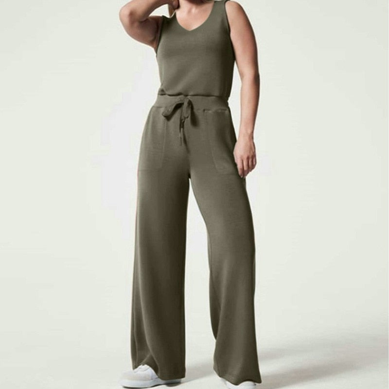 Trendy jumpsuit with wide legs and short sleeves