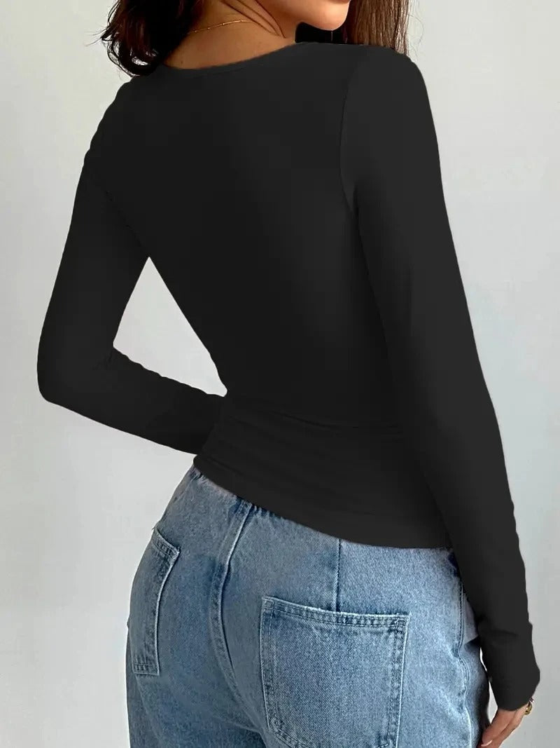 Long-sleeved shirt with round neckline