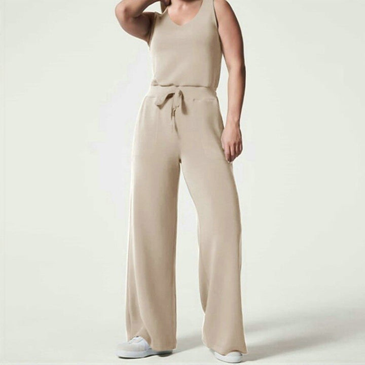 Trendy jumpsuit with wide legs and short sleeves