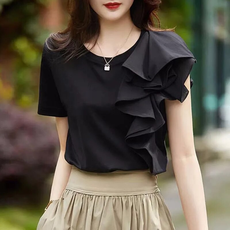 Elegant ruffled blouse with seams