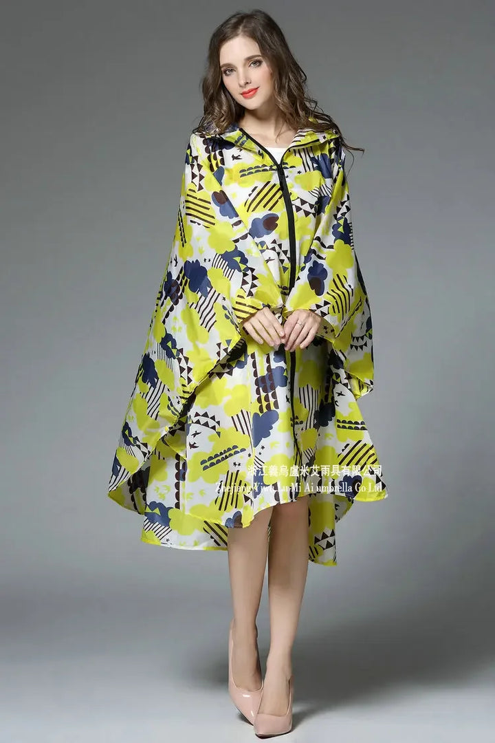 Poncho with geometric graphic print