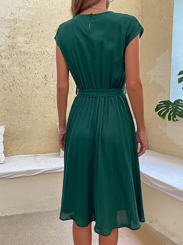 Dress - a timeless beauty with a waist-accentuating belt