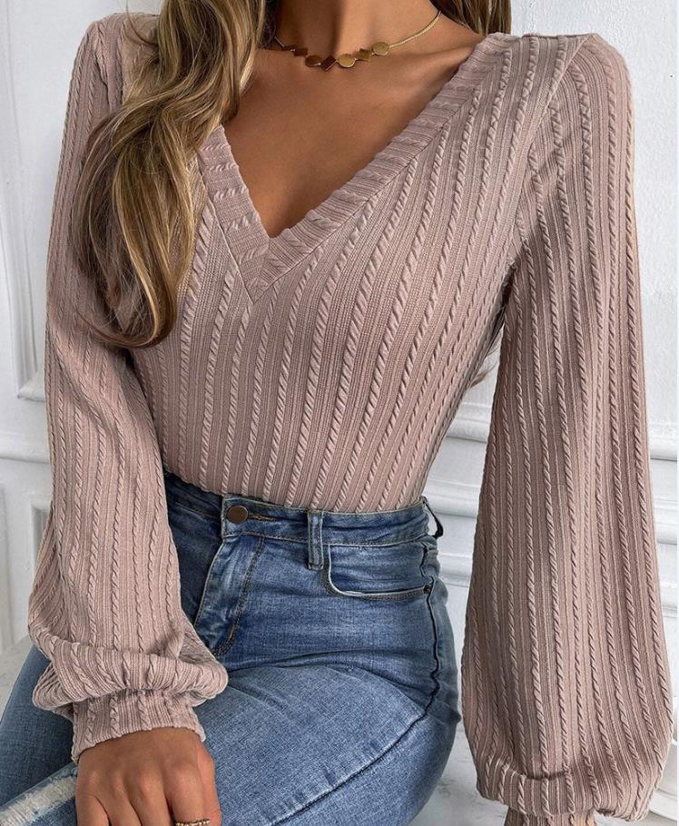 Women's fashionable knitted tops with long sleeves and V-neckline